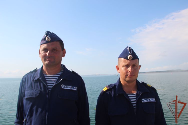 Семь человек спасли из воды военнослужащие Росгвардии в Крыму