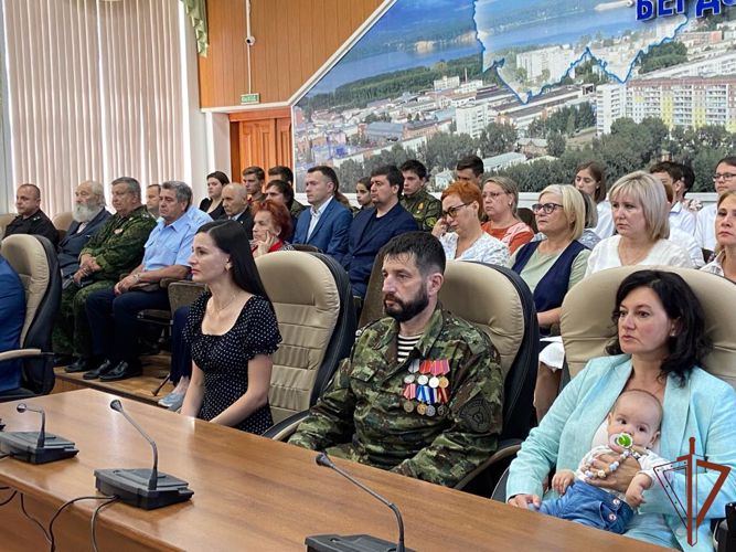 Семье погибшего росгвардейца -  участника спецоперации  передали орден Мужества