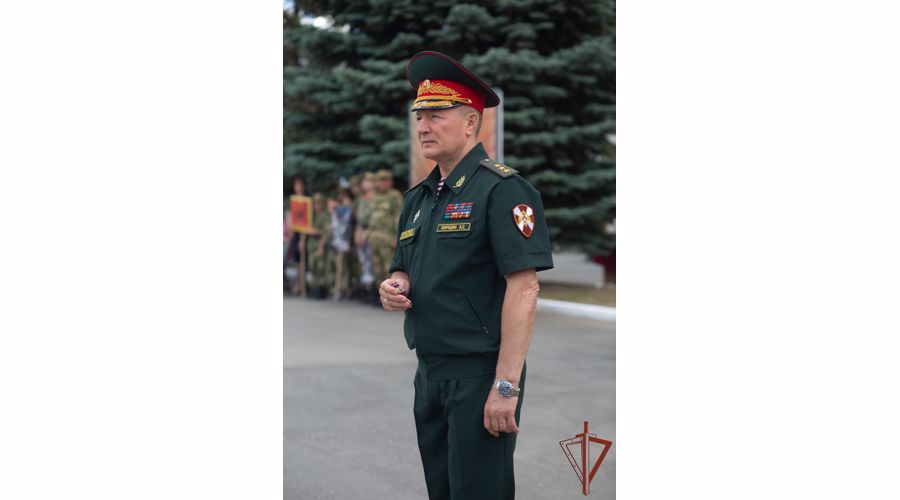 Командующий Приволжским округом Росгвардии вручил государственные награды участникам спецоперации
