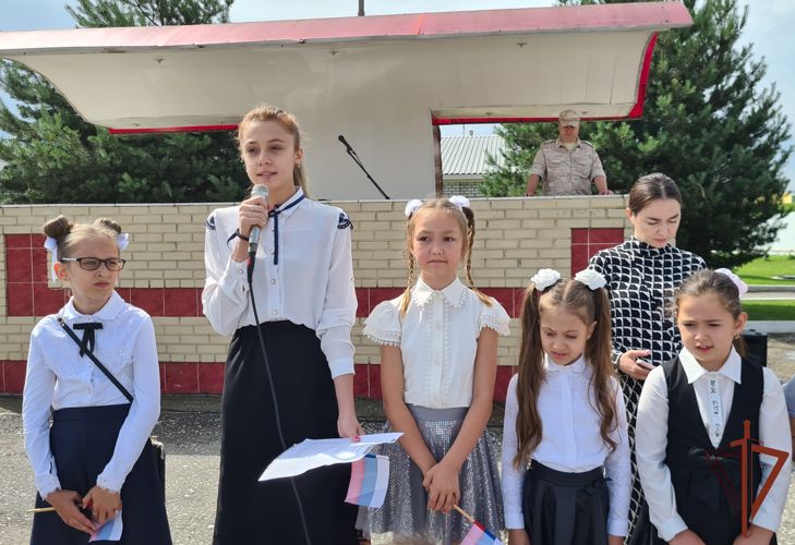 В грозненском соединении Росгвардии в рамках акции «Каникулы с Росгвардией» прошли мероприятия ко Дню России