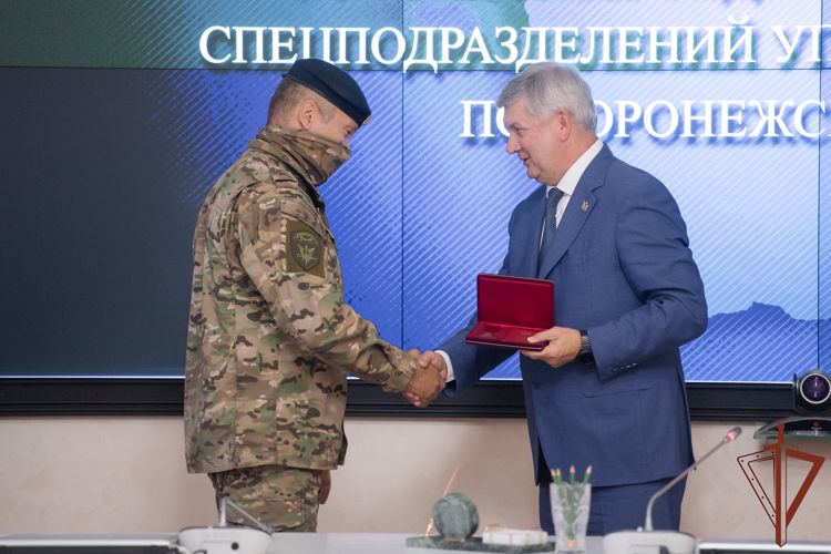 Росгвардейцам - участникам спецоперации вручили госнаграды в Воронеже 