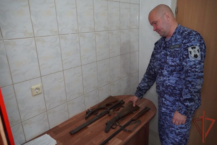 Пенсионерка из Нарьян-Мара передала в Росгвардию обнаруженный ею тайник с оружием