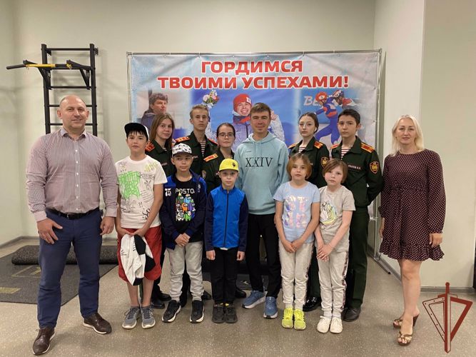 В рамках акции «Каникулы с Росгвардией» олимпийский чемпион провёл мастер-класс для детей из Уфы 
