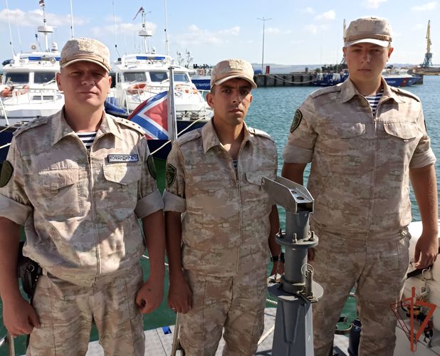 Семь человек спасли из воды военнослужащие Росгвардии в Крыму