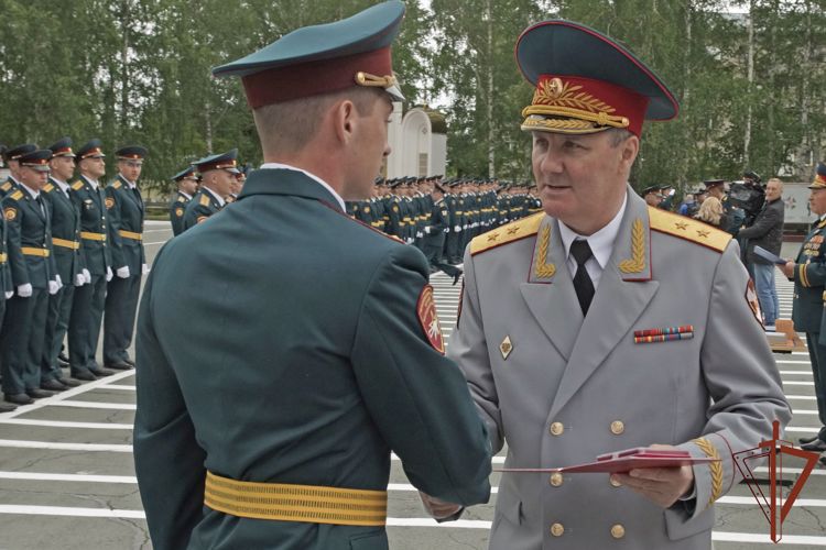 В Новосибирском военном институте войск национальной гвардии состоялся выпуск молодых офицеров