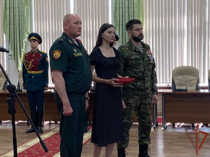 Семье погибшего росгвардейца -  участника спецоперации  передали орден Мужества