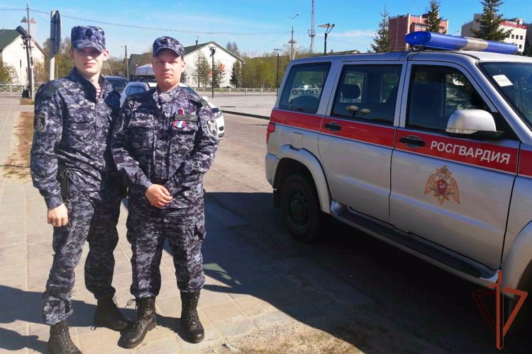 Росгвардия на Урале принимает участие во всероссийской акции «Ленточка-триколор»