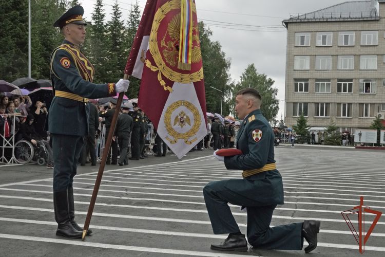 В Новосибирском военном институте войск национальной гвардии состоялся выпуск молодых офицеров