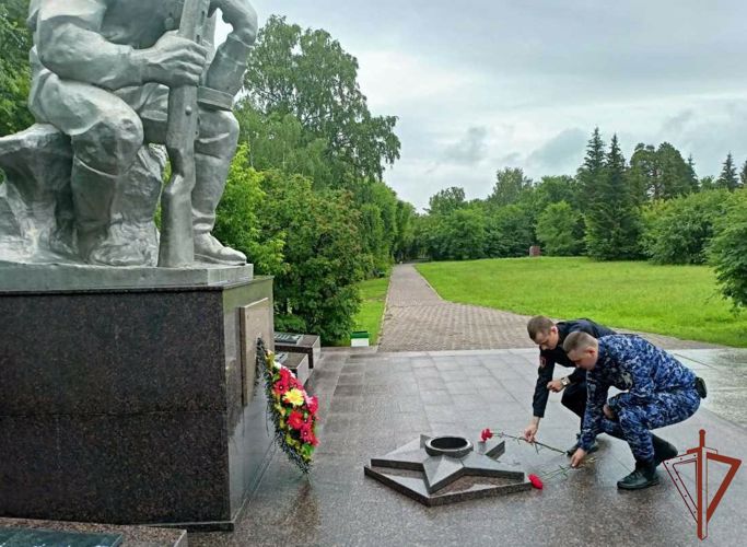 В День партизан и подпольщиков росгвардейцы Уральского округа почтили память героев Великой Отечественной войны 