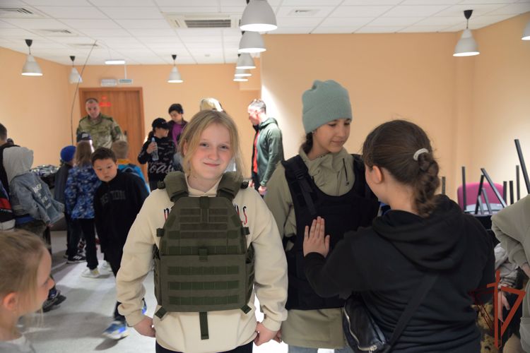В Уральском округе ко всероссийскому ведомственному проекту «Каникулы с Росгвардией» подключились на Ямале (видео)