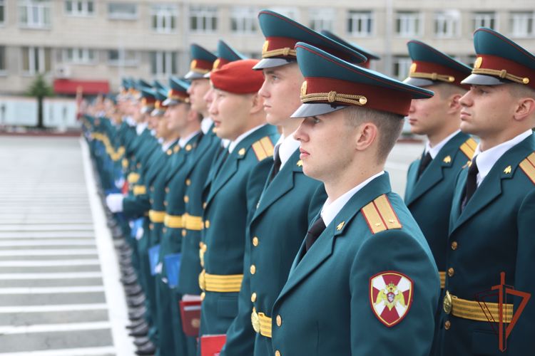 В Новосибирском военном институте войск национальной гвардии состоялся выпуск молодых офицеров