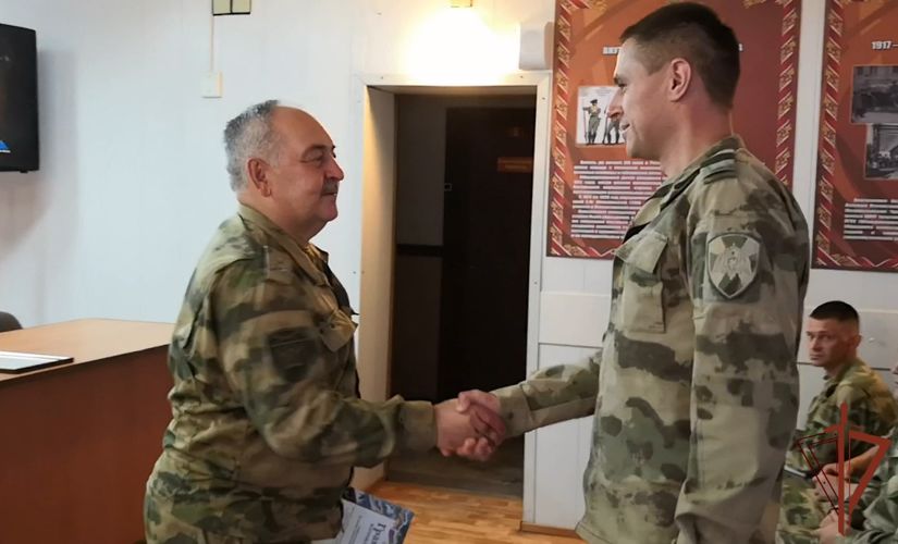 Профессиональный праздник отмечают кинологи Уральского округа Росгвардии  