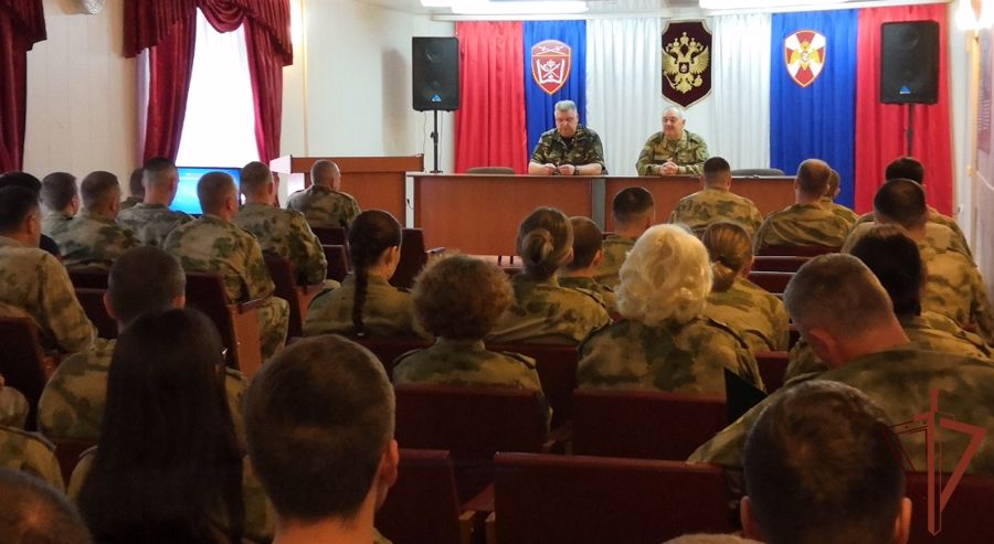 Профессиональный праздник отмечают кинологи Уральского округа Росгвардии  