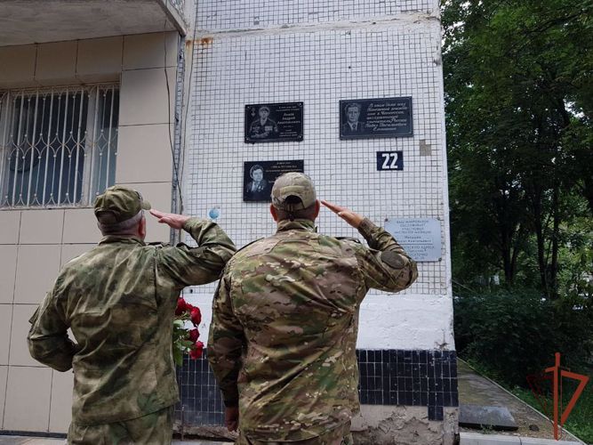 Память боевого товарища почтили росгвардейцы в Карачаево-Черкесии 