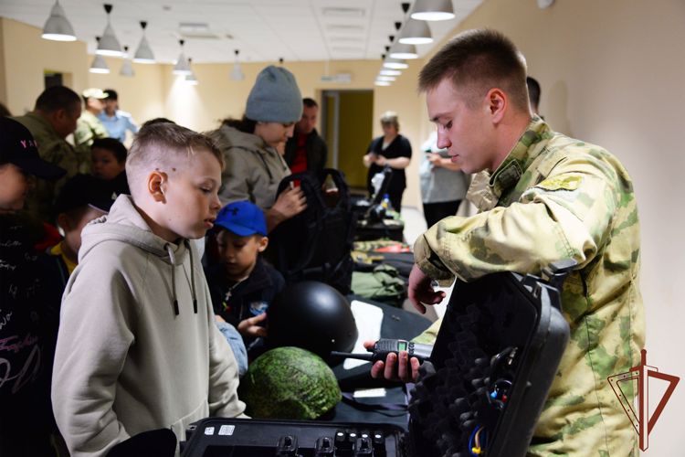 В Уральском округе ко всероссийскому ведомственному проекту «Каникулы с Росгвардией» подключились на Ямале (видео)