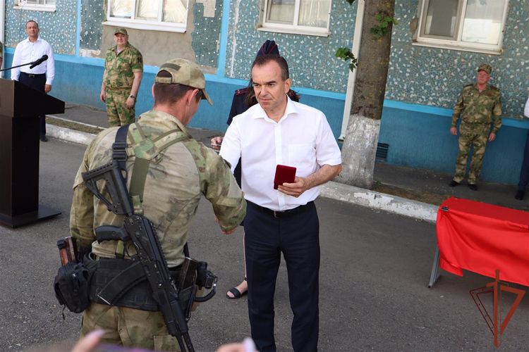 На Кубани торжественно встретили сотрудников Росгвардии, вернувшихся со спецоперации 