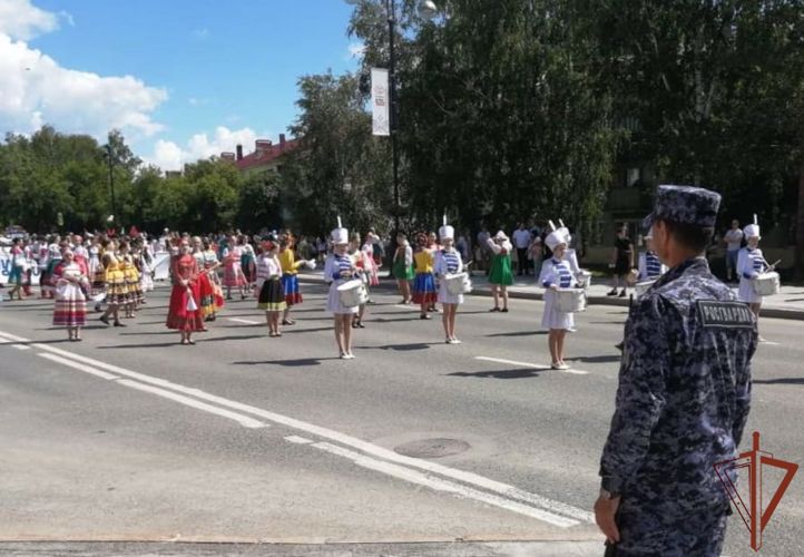 Росгвардия обеспечила на Урале безопасность праздничных мероприятий, посвященных Дню молодежи 