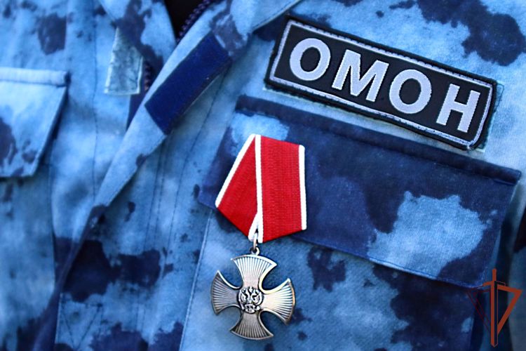Госнаграды вручены в Горно-Алтайске росгвардейцам-участникам спецоперации