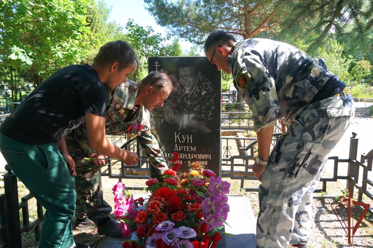Ветераны почтили погибших сослуживцев, совершив автопробег Санкт-Петербург – Великий Новгород