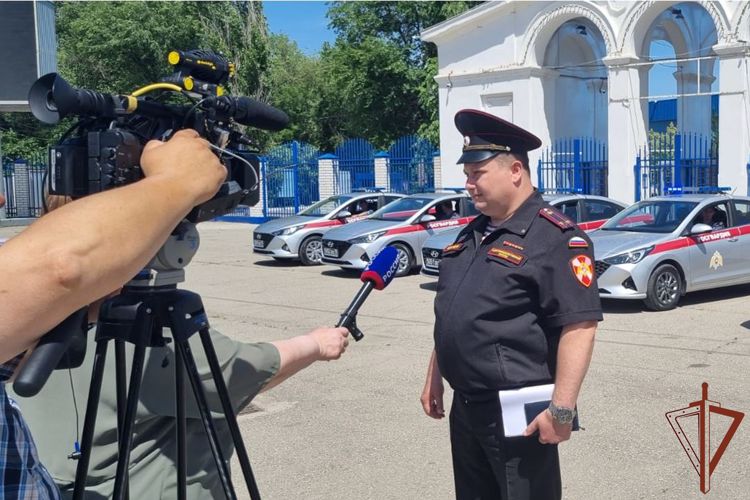 Ключи от новых служебных автомобилей вручены росгвардейцам в Астрахани