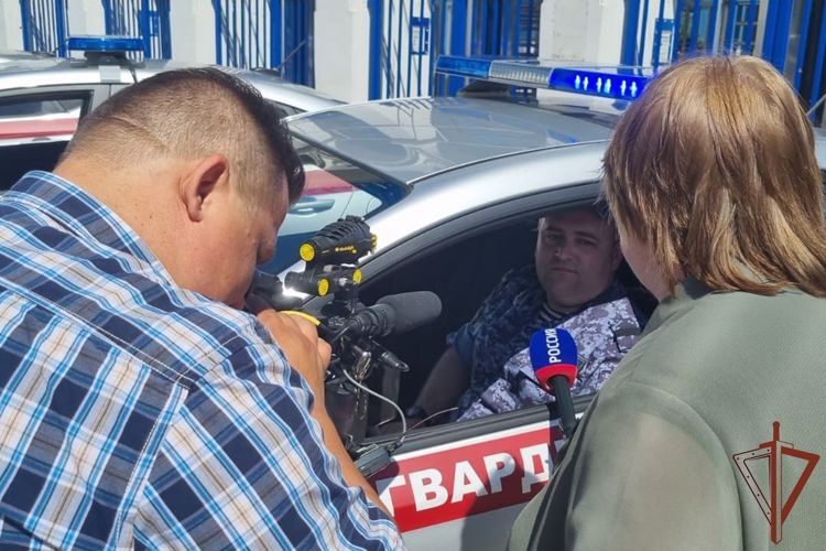 Ключи от новых служебных автомобилей вручены росгвардейцам в Астрахани