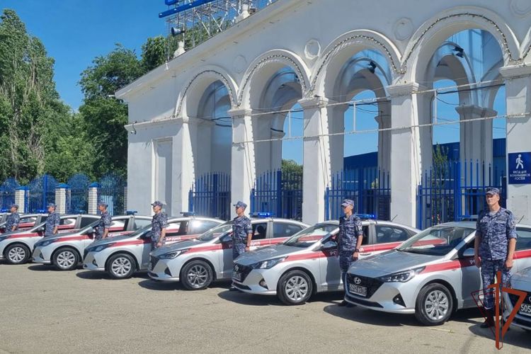 Ключи от новых служебных автомобилей вручены росгвардейцам в Астрахани