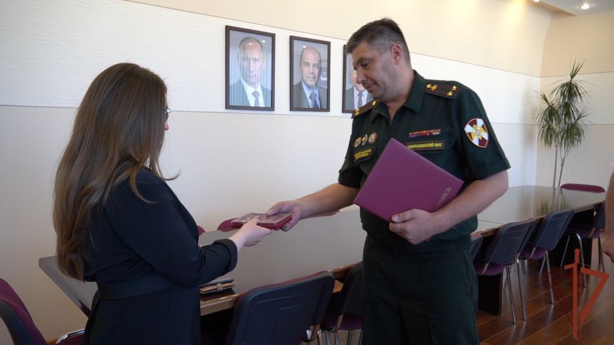 Орден Мужества передали семье погибшего при исполнении воинского долга росгвардейца
