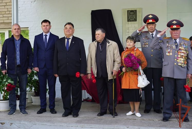 Мемориальную доску в память о погибшем бойце ОМОН открыли на Южном Урале