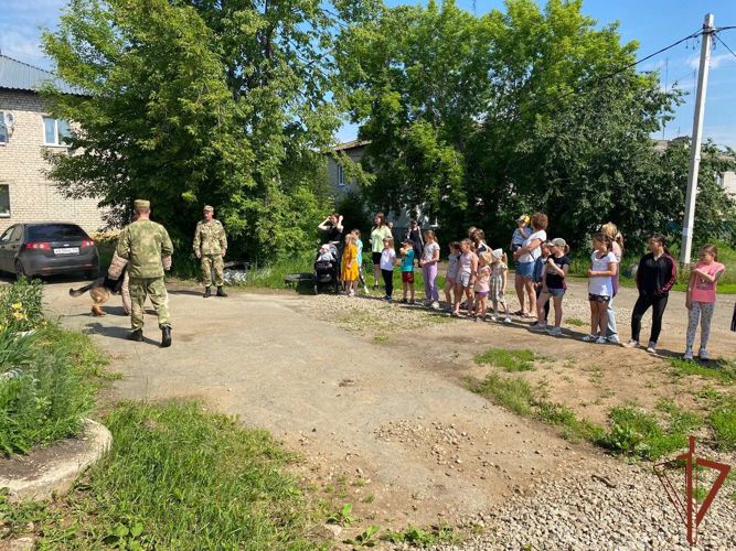 В Уральском округе продолжаются мероприятия всероссийской ведомственной акции «Каникулы с Росгвардией»