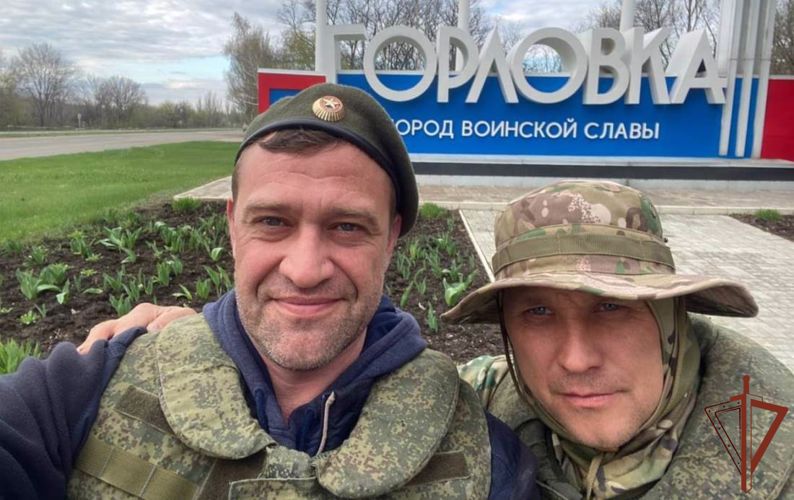 Ветераны Росгвардии доставили гуманитарную помощь жителям и защитникам Донбасса (видео)