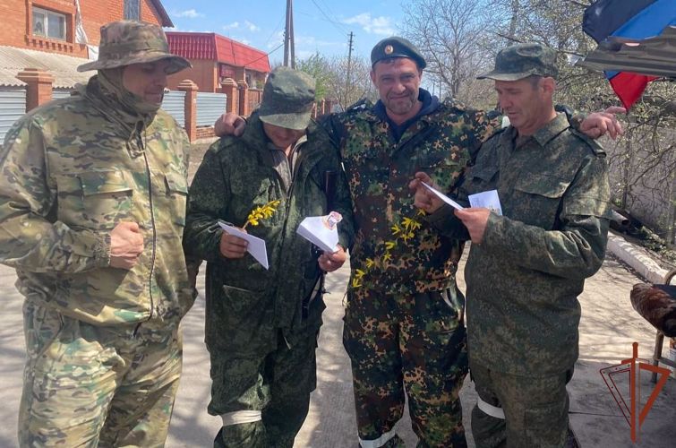 Ветераны Росгвардии доставили гуманитарную помощь жителям и защитникам Донбасса (видео)