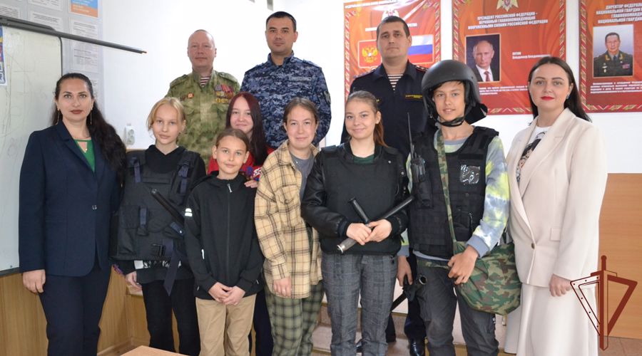 В Биробиджане сотрудники Росгвардии провели акцию  «Дорогой добра»