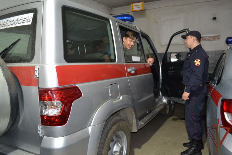 В Биробиджане сотрудники Росгвардии провели акцию  «Дорогой добра»