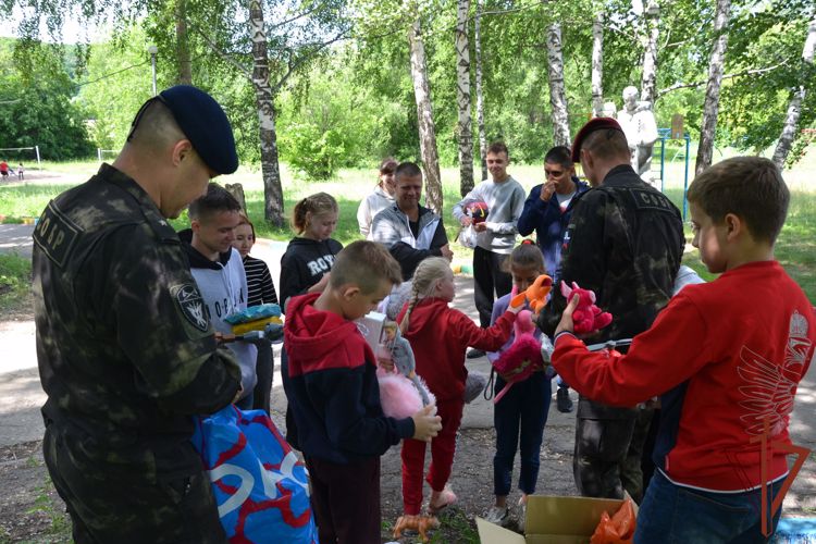 Росгвардейцы — участники спецоперации  поблагодарили воспитанников тольяттинского детского дома за поддержку (видео)