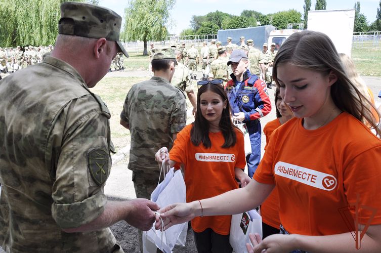 Мобильная агитационная бригада поприветствовала военнослужащих Росгвардии в Ростовской области