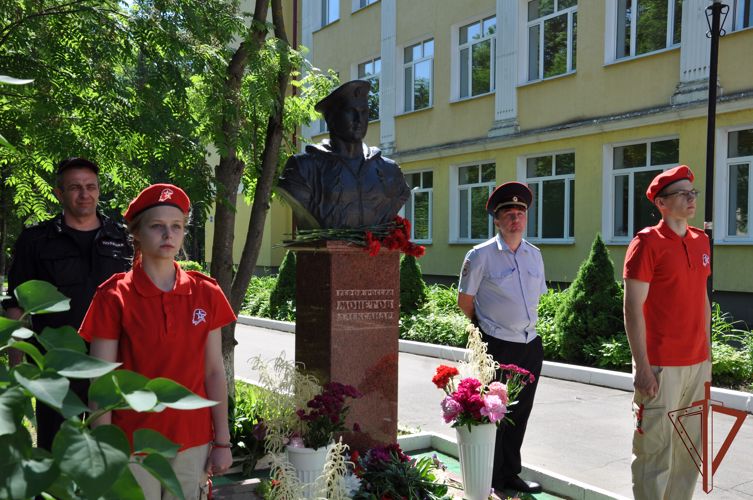 Память Героя России Александра Монетова почтили сотрудники Росгвардии в Подмосковье