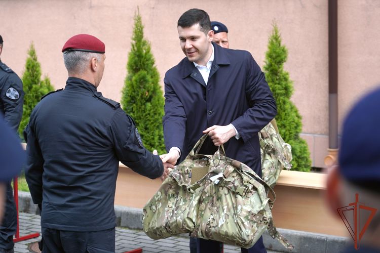 Губернатор Калининградской области посетил расположения спецподразделений Росгвардии