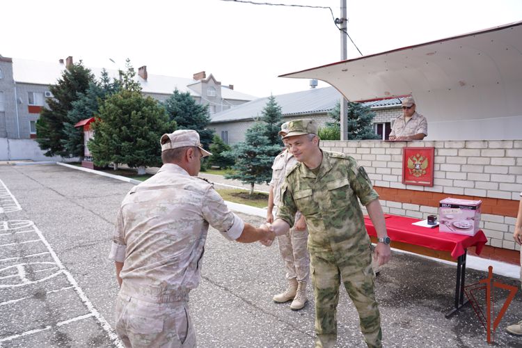 КВАРТИРНО-ЭКСПЛУАТАЦИОННАЯ ЧАСТЬ ГРОЗНЕНСКОГО СОЕДИНЕНИЯ РОСГВАРДИИ ОТМЕТИЛА 22-Ю ГОДОВЩИНУ