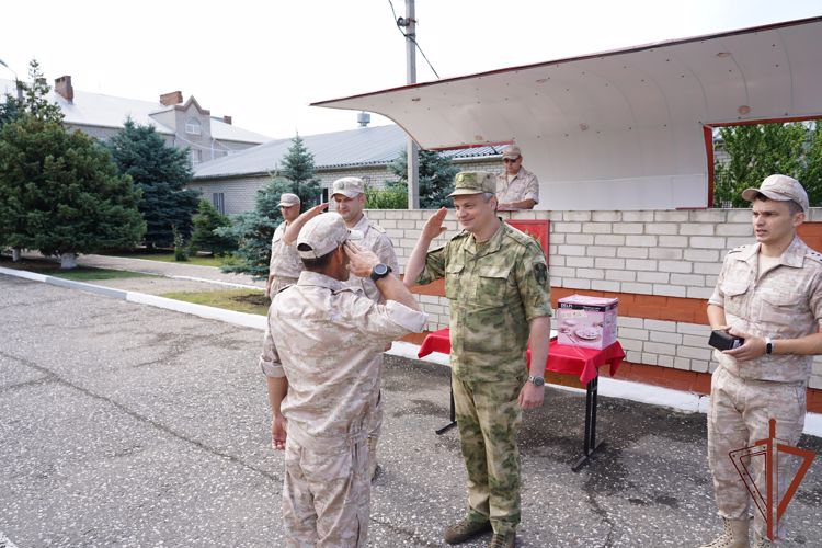 КВАРТИРНО-ЭКСПЛУАТАЦИОННАЯ ЧАСТЬ ГРОЗНЕНСКОГО СОЕДИНЕНИЯ РОСГВАРДИИ ОТМЕТИЛА 22-Ю ГОДОВЩИНУ