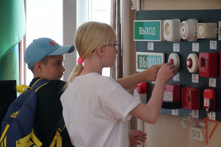 Для юных жителей Карелии проводятся познавательно-патриотчические мероприятия в рамках « Каникул с Росгвардией» (видео)