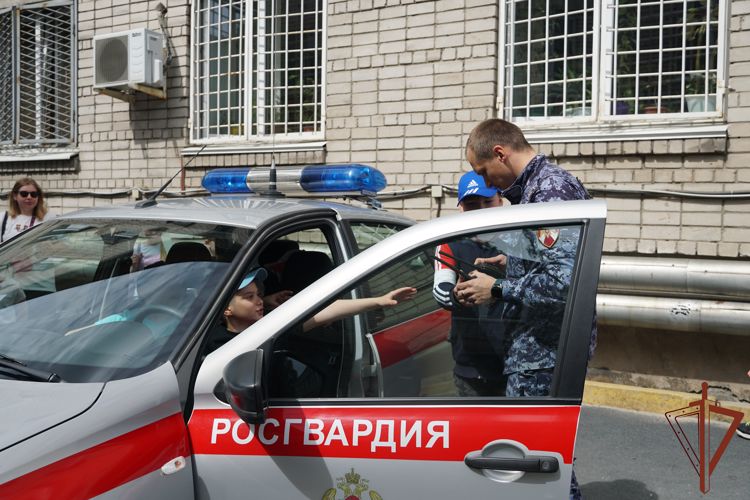 Для юных жителей Карелии проводятся познавательно-патриотчические мероприятия в рамках « Каникул с Росгвардией» (видео)