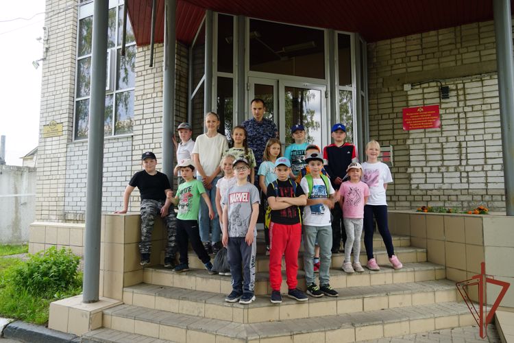 Для юных жителей Карелии проводятся познавательно-патриотчические мероприятия в рамках « Каникул с Росгвардией» (видео)
