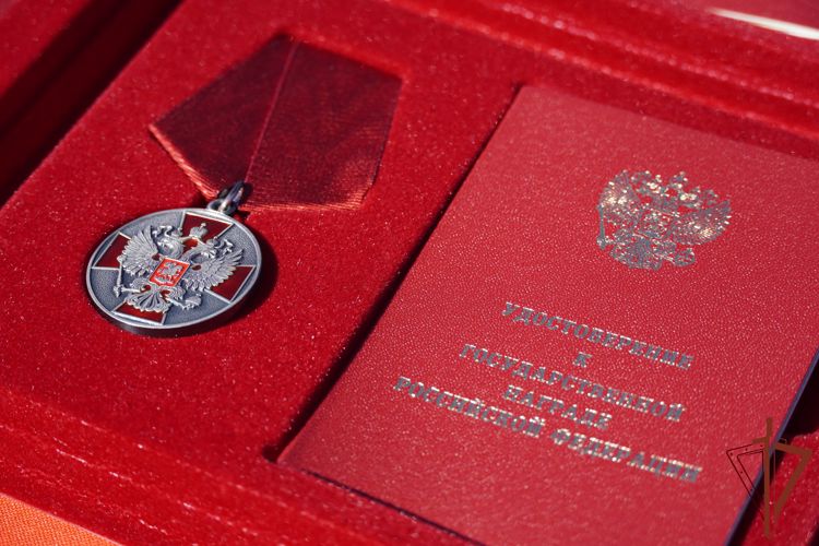 Росгвардейцам - участникам спецоперации  вручили государственные награды в Ленинградской области (видео)