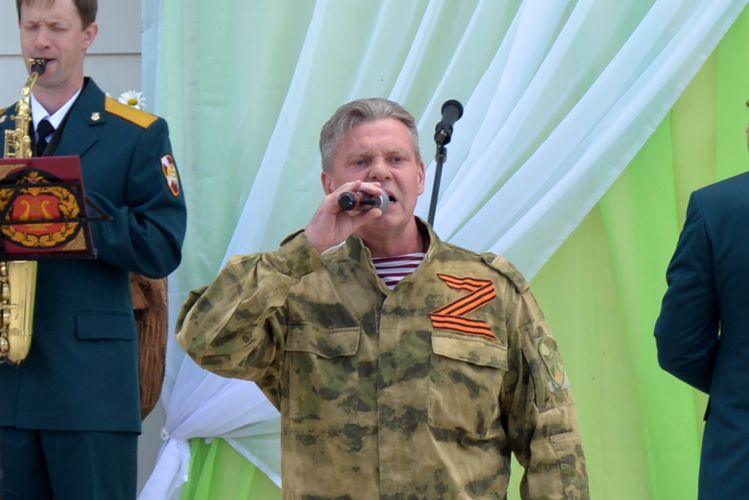 Ансамбль песни и пляски Уральского округа Росгвардии выступил на чествовании земледельцев в Зауралье (видео)