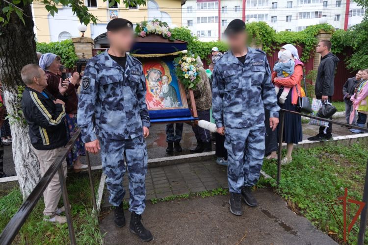Росгвардейцы приняли участие в четырехдневном Крестном ходе вокруг Хабаровска
