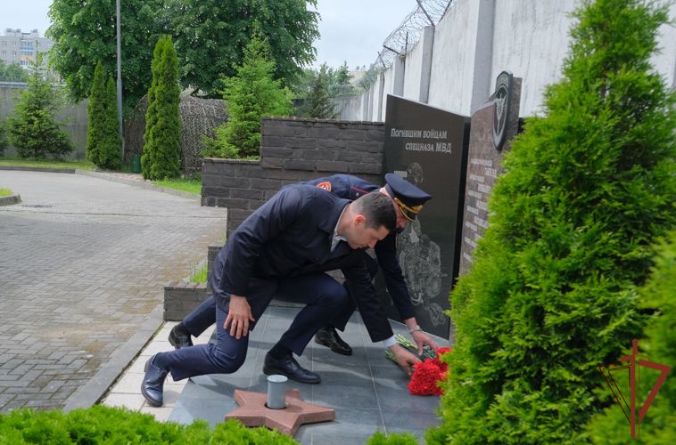 Губернатор Калининградской области посетил расположения спецподразделений Росгвардии