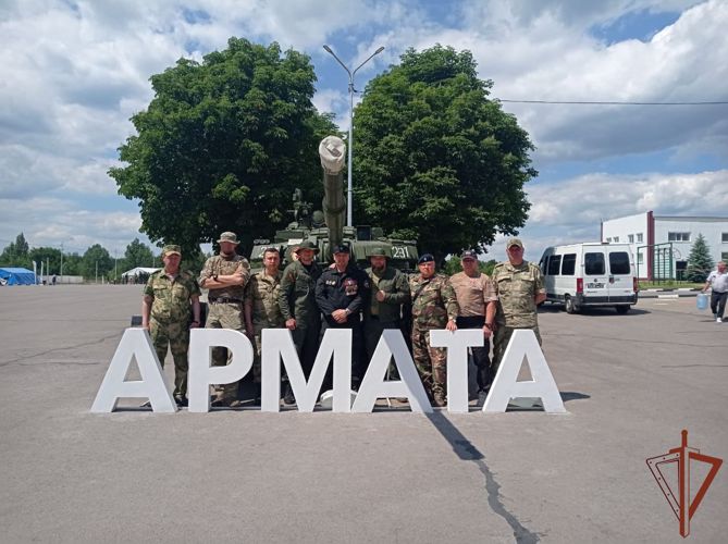 Росгвардейцы принимают участие в военно-исторических сборах «Армата» в Белгородской области