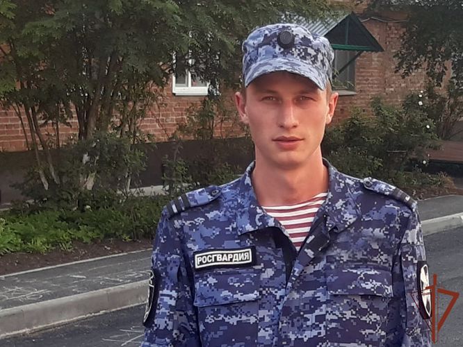 Росгвардеец оказал медпомощь пострадавшей в ДТП семье из Кузбасса