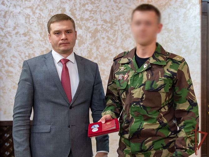Росгвардейцам - участникам спецоперации в Хакасии вручили госнаграды