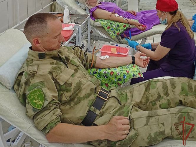 Кровь для нужд медучреждений Хакасии сдали росгвардейцы